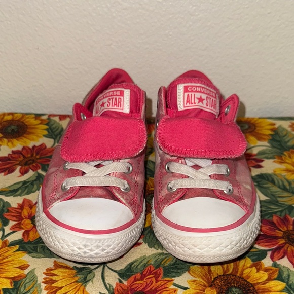 Converse Kids Pink Sneakers size 1 - Picture 2 of 10